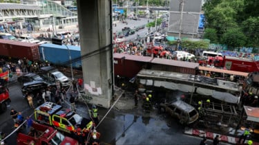 Detik-detik Kecelakaan Maut Kereta Barang dan Bus di Bangkok, 8 Orang Tewas dan 35 Orang Luka-luka