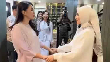 Berkunjung ke Rumah Ashanty, Kebiasaan Gubernur Sherly Tjoanda saat Lihat Makanan Bikin Warganet Gemas