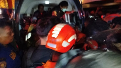 Detik detik Evakuasi Korban Meninggal Kebakaran Megamall Manado