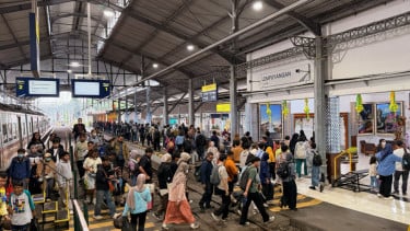 Puncak Arus Balik Padati Stasiun Jakarta Hari Ini, Hampir 190 Ribu Penumpang Serbu Kereta