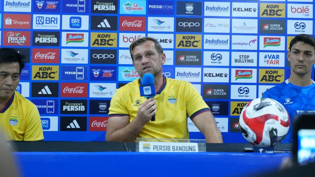 Menang Dramatis, Igor Tolic Puji Karakter Pantang Menyerah Persib
            - galeri foto