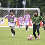 Dua Juara Baru Lahir di Turnamen Sepak Bola Putri Antar SD di Surabaya