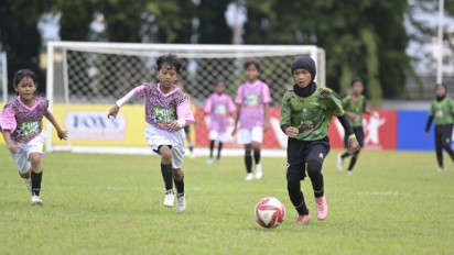 Dua Juara Baru Lahir di Turnamen Sepak Bola Putri Antar SD di Surabaya