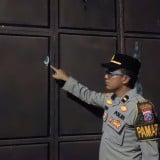 Aksi Pelemparan Bom Ikan ke Rumah Debt Collector di Probolinggo Terekam CCTV