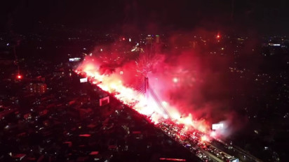 Euforia Kemenangan Persib atas PSM, Ribuan Bobotoh Konvoi di Pusat Kota Bandung
