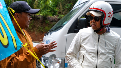 Demi Bertemu Dedi Mulyadi dan Curhat soal Utang Rp100 Juta, Pedagang Ini Sengaja Mangkal di Jalur Clear Area