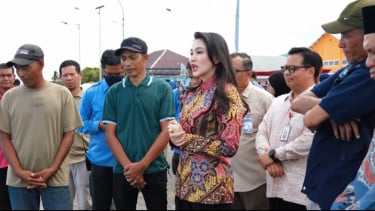 Disambut Tepuk Tangan Meriah, Gubernur Sherly Tjoanda Beri Keputusan Tegas untuk Nelayan yang Nikah Sirih