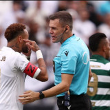 Momen Neymar Murka Setelah Wasit Keempat Salah Lakukan Pergantian Pemain, Pamerkan Kertas ke Kamera