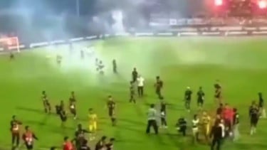 Detik-detik Mencekam Pemain Persib Bandung Selamat dari Amukan Suporter PSM di Stadion BJ Habibie