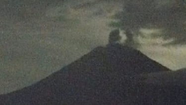 Aktivitas Permukaan Masih Tinggi, Status Gunung Semeru Bertahan di Level III Siaga