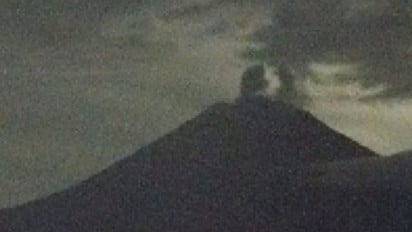 Aktivitas Permukaan Masih Tinggi, Status Gunung Semeru Bertahan di Level III Siaga