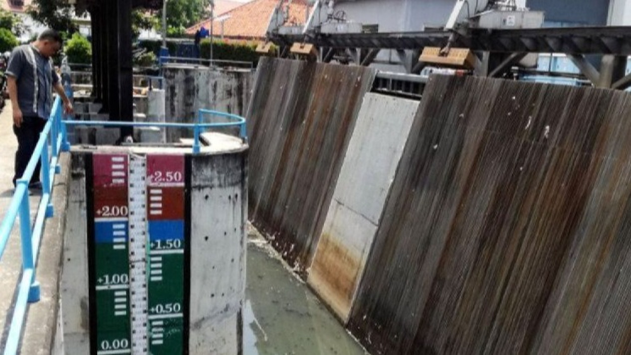 Waspada Banjir, Pintu Air Pasar Ikan Jakarta Utara Berstatus Siaga 1 Malam Ini
            - galeri foto