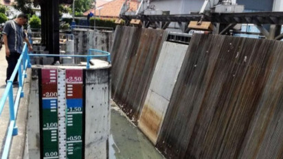 Waspada Banjir, Pintu Air Pasar Ikan Jakarta Utara Berstatus Siaga 1 Malam Ini