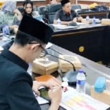 Viral Main Gim Saat Rapat, Alasan Anggota DPRD Jember Bikin Geleng Kepala: Lupa Kasih Makan Sapi