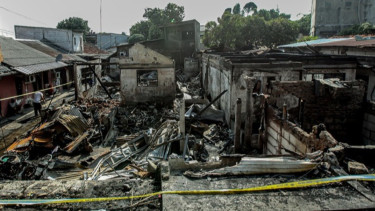Lensa Berbicara: Warga Cari Harta Benda Pascakebakaran di Jakarta Timur, Kerugian Tembus Rp1 Miliar