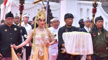 Duduk 2,5 Jam Sampai Menguras Air Mata, Dedi Mulyadi Puji Drama Kolosal Sujiwo Tejo dan akan Kembali Hidupkan Teater di Sekolah Jabar