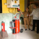 Usai Kebakaran Dekat Sekolah, Alumni SMAN 112 Pasang 30 APAR Grande