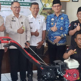 Imigrasi Semarang Salurkan Bantuan Peralatan Pertanian dan Bibit Jagung ke Desa Binaan di Demak