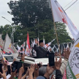 Presiden Prabowo Sapa Ribuan Peserta Aksi Damai di Depan Gedung DPR, Petani dan Pedagang Suarakan Keadilan Ekonomi
