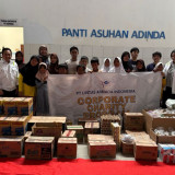 Kondisi Ekonomi Tak Stabil, Puluhan Anak Panti Terima Paket Bantuan Peralatan Sekolah