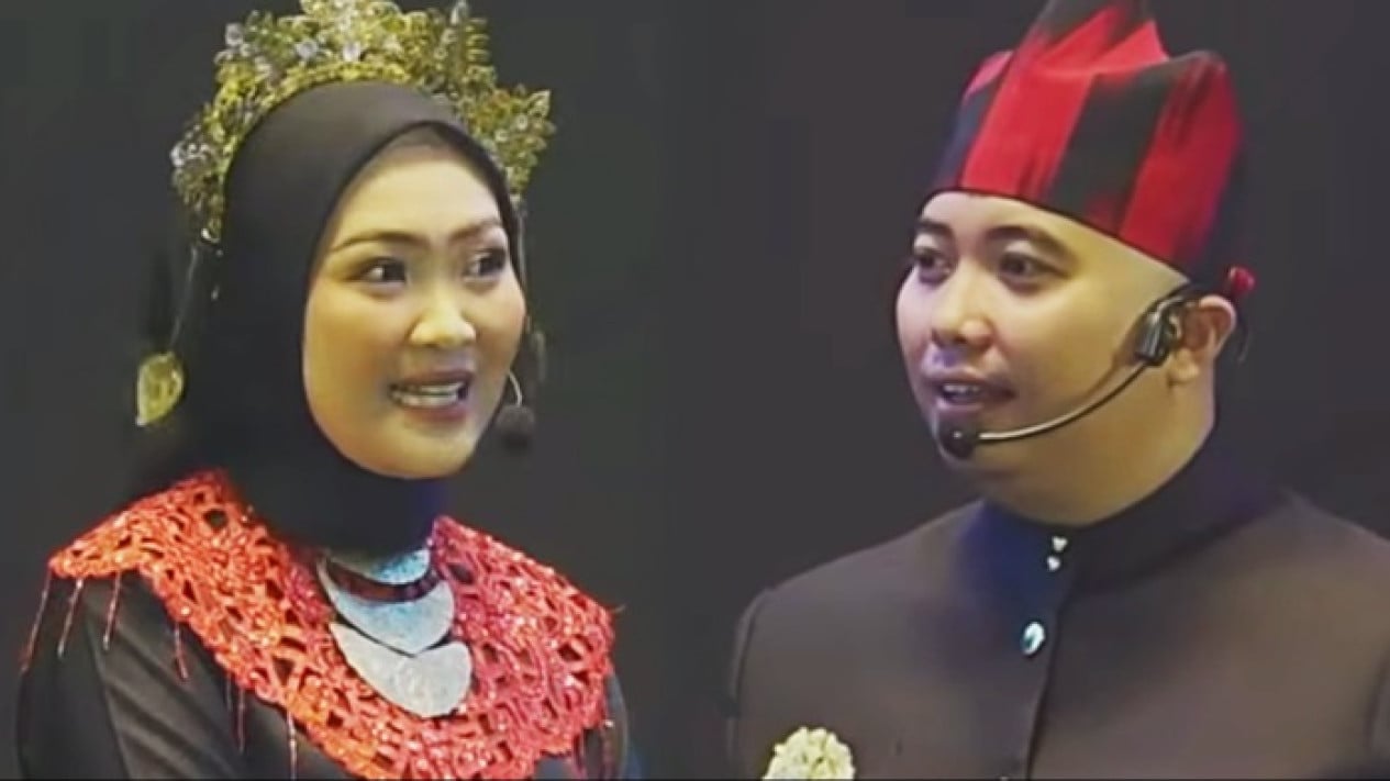 News Terpopuler: Beda Dari Shindy Lutfiana MC Pria LCC Kalbar Tidak Kena Polemik, MPR Pasang Badan Untuk SMAN 1 Sambas
            - galeri foto