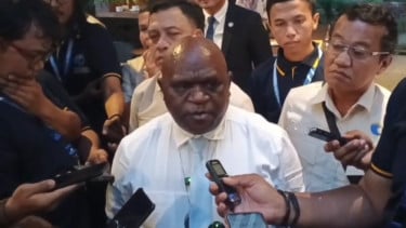 DPR Kritik Keras Usulan Menteri HAM Pigai soal Sipil Bisa Menjabat di Polri: Urusin Pelanggaran HAM Saja!