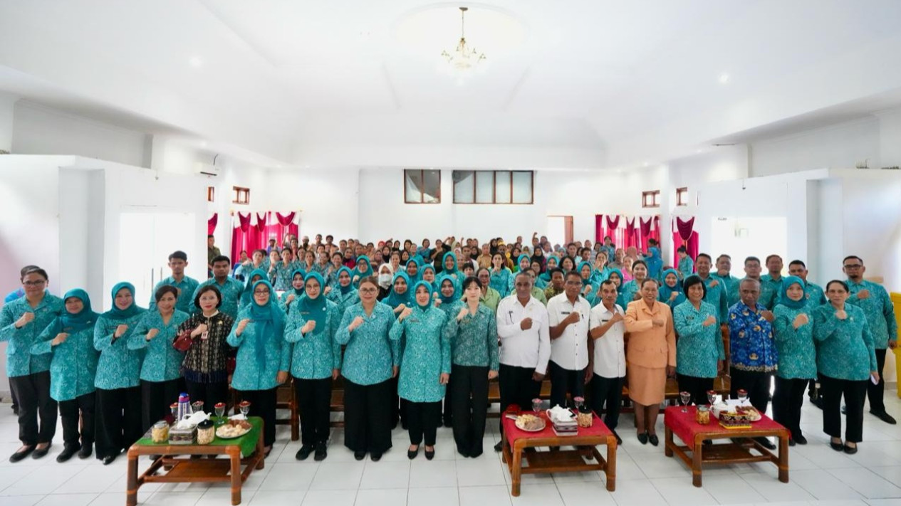Temui Kader PKK Alor, Tri Tito Karnavian Tekankan Pentingnya Edukasi Pola Asuh untuk Cegah Stunting
            - galeri foto