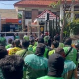 Ratusan Driver Ojol di Jombang Gelar Aksi Damai Dukung Nadiem Makarim