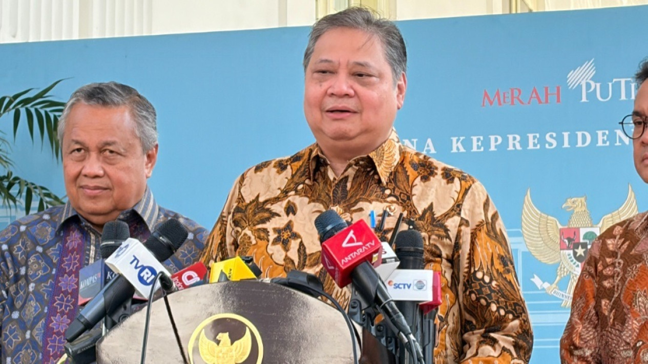 Prabowo Siapkan Paket Ekonomi Baru, Airlangga Ungkap WFH ASN dan Swasta Diperpanjang 2 Bulan
            - galeri foto