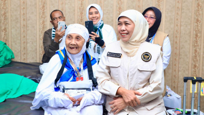 Gubernur Khofifah Lepas Kloter Terakhir, Pesan Jamaah Jaga Kesehatan dan Kekhusyukan Ibadah, Taati Seluruh Ketentuan