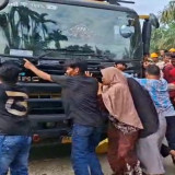 Bentrok Warga dan PT Bensuli Pecah Lagi di Subulussalam, Mobil Tangki Terobos Blokade hingga Komisaris Nyaris Diamuk Massa