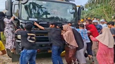 Bentrok Warga dan PT Bensuli Pecah Lagi di Subulussalam, Mobil Tangki Terobos Blokade hingga Komisaris Nyaris Diamuk Massa