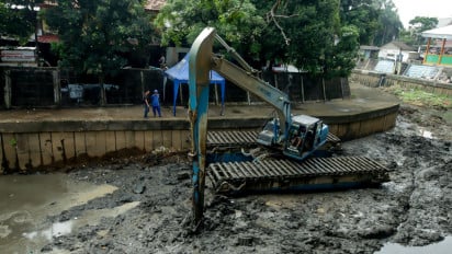 Lensa Berbicara : Pengerukan Kali Ciliwung Dilakukan untuk Optimalkan Drainase