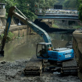 Lensa Berbicara: Pengerukan Kali Ciliwung Dilakukan untuk Optimalkan Drainase