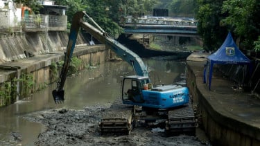 Lensa Berbicara: Pengerukan Kali Ciliwung Dilakukan untuk Optimalkan Drainase