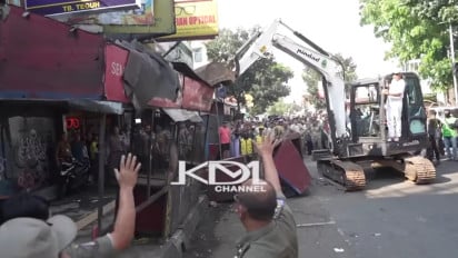 Telak! Dedi Mulyadi Jawab Kemarahan PKL yang Kiosnya Dibongkar Paksa: Itu Hak Pejalan Kaki
