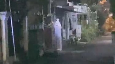 Video Penampakan Diduga Pocong Teror Kampung di Lamongan