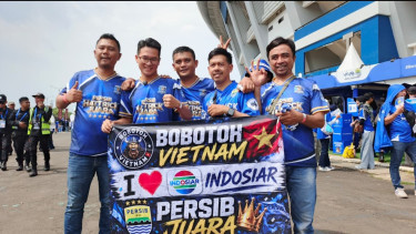 ‎Suporter Asal Vietnam Ini Rela Datang Jauh-jauh Demi Saksikan Persib Bandung Hattrick Juar