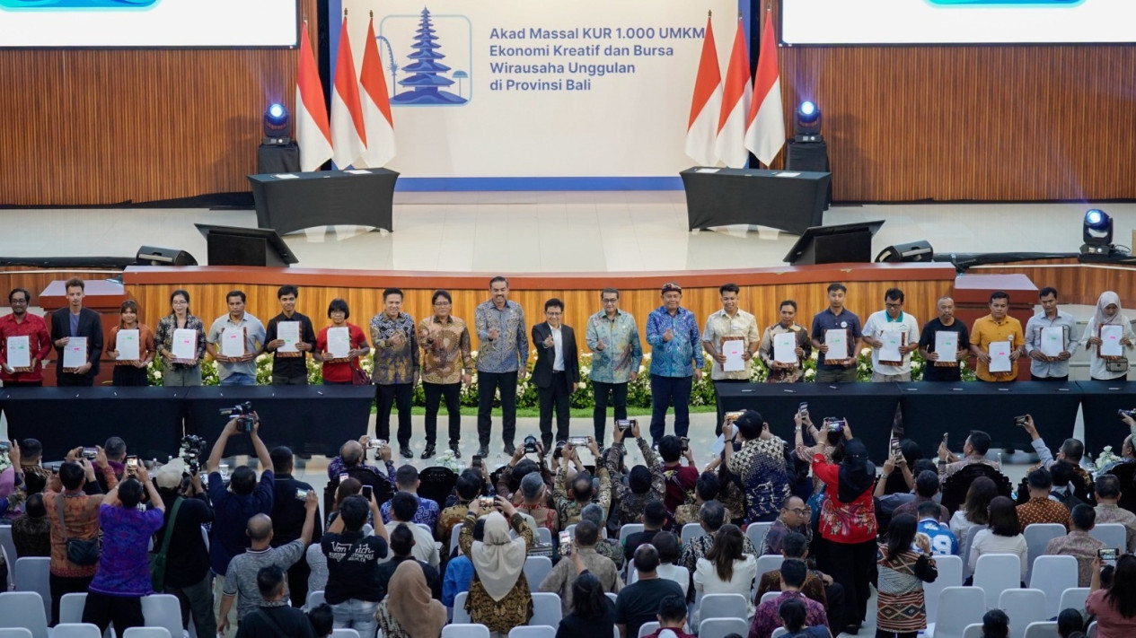 Dorong Penguatan Ekonomi Kreatif di Bali, BRI dan Pemerintah Gelar Akad Massal KUR 1.000 UMKM
            - galeri foto