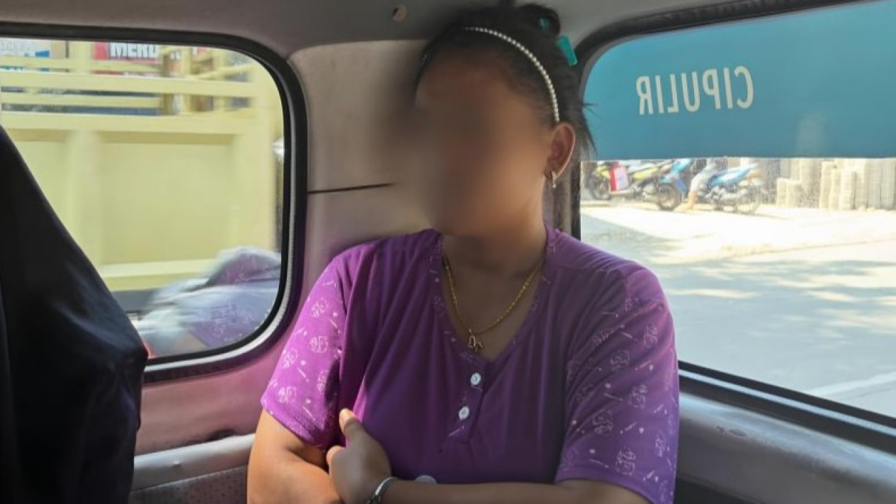 Viral Penumpang Perempuan Aniaya Penumpang Lain dalam Jaklingko, Ini Kronologi Lengkapnya
            - galeri foto