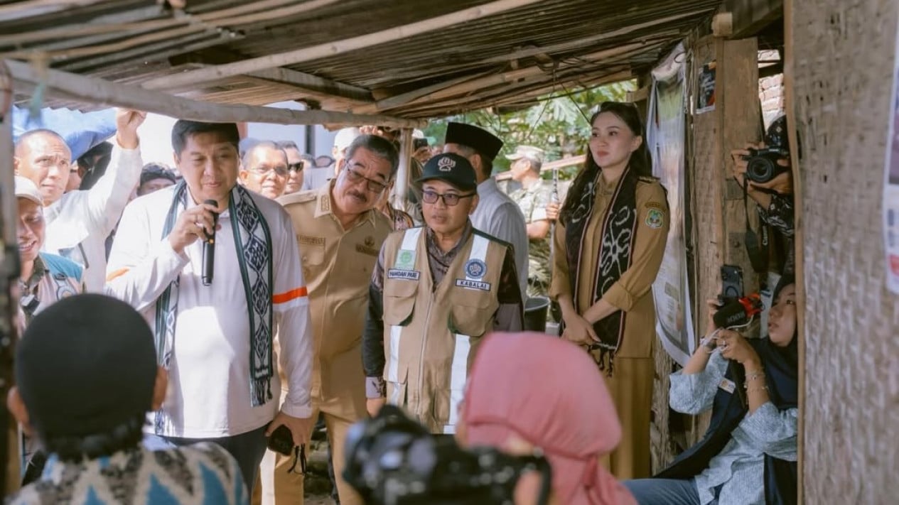 Sherly Tjoanda Disebut 'Gubernur Lombok Utara' oleh Penerima BSPS, Warganet: Si Ibunya Jawab Penuh Kepercayaan
            - galeri foto