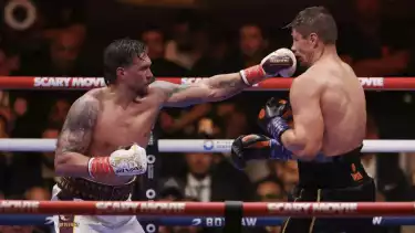 Hasil Tinju Dunia: Ngamuk Hantam Rico Verhoeven Sampai TKO, Oleksandr Usyk Pertahankan Gelar Juara Kelas Berat