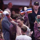 Rekap Hasil Tinju Dunia: Oleksandr Usyk Dramatis TKO Rico Verhoeven, Petinju Indonesia Dedy Imprax Tumbang Lewat KO
