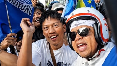 Dedi Mulyadi Membaur dengan Bobotoh, Turun Langsung Kawal Konvoi Kemenangan Persib Bandung