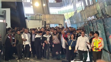 9 WNI yang Ditahan Israel Tiba di Tanah Air, Disambut Langsung Menlu Sugiono