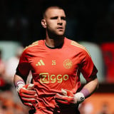 Hasil Timnas Indonesia Abroad: Kabar Buruk Hampiri Maarten Paes saat Bela Ajax, Dean James Malah Bersinar