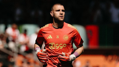 Hasil Timnas Indonesia Abroad: Kabar Buruk Hampiri Maarten Paes saat Bela Ajax, Dean James Malah Bersinar