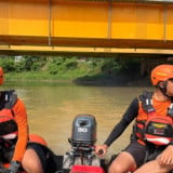Niat Memancing Berujung Petaka, Pemuda 22 Tahun Hilang Terseret Arus Deras Kali Bekasi