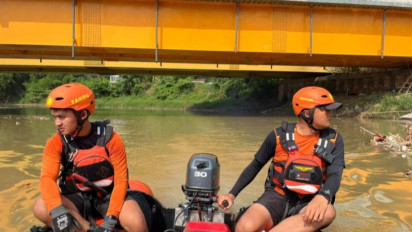 Niat Memancing Berujung Petaka, Pemuda 22 Tahun Hilang Terseret Arus Deras Kali Bekasi