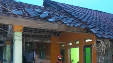 Dampak Cuaca Ekstrem di Bogor: 90 Rumah Rusak Diterjang Angin Kencang